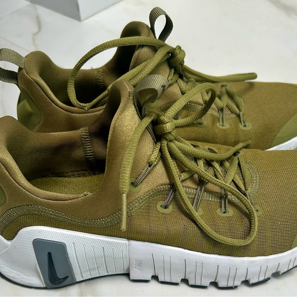 Nike Pacific Moss Green Sneakers mens 8 / women’s 9.5 Used.
